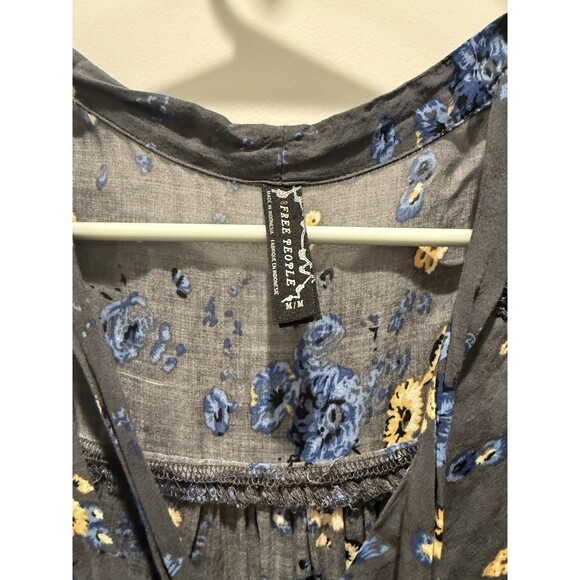 FREE PEOPLE Sleeveless Blouse Women M Hi-Low Ribbon BOHO Tunic Floral Rayon Gray - Picture 2 of 4